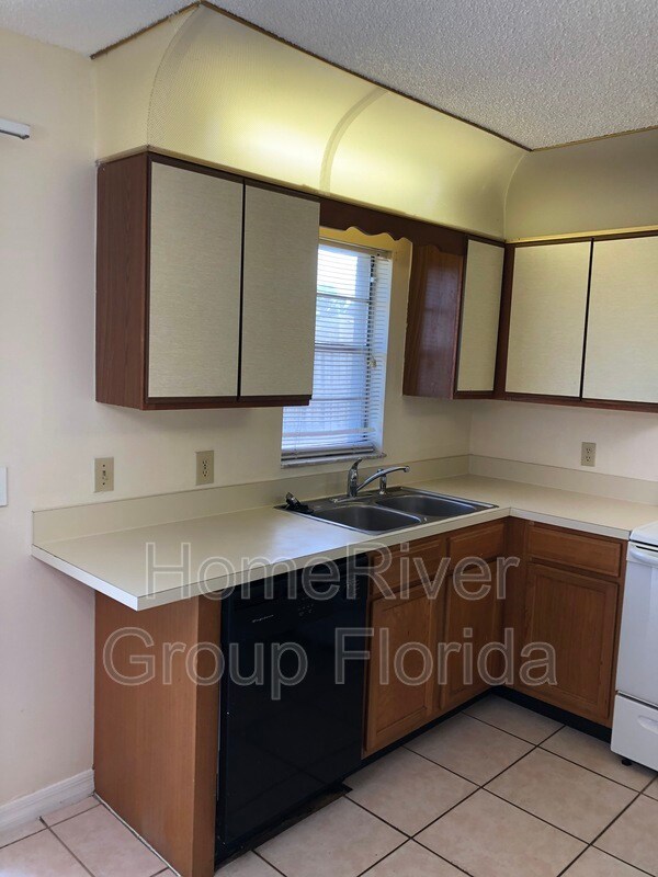 Foto del edificio - 2163 SE Lennard Rd