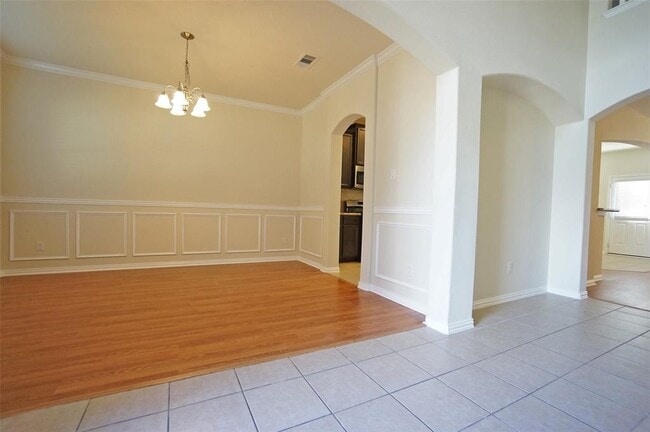 Building Photo - 24503 Hikers Bend Dr