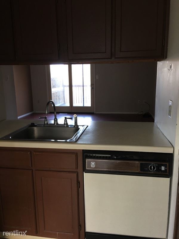 Foto del edificio - 6320 Spring House Pl