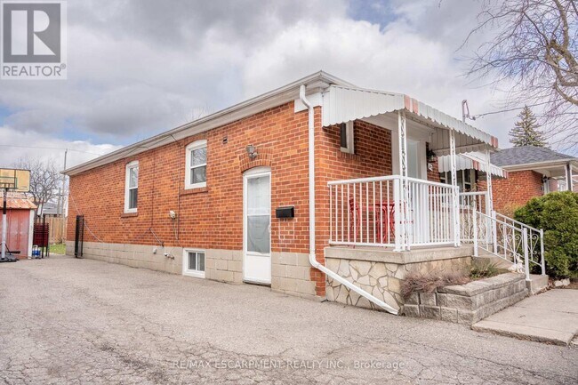 Building Photo - 292 Bogert Ave
