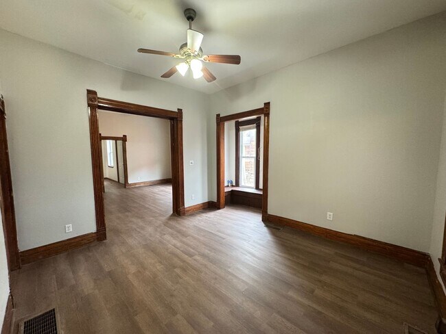 Foto del edificio - 121 E North St