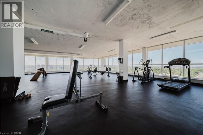 Building Photo - 375 King St N