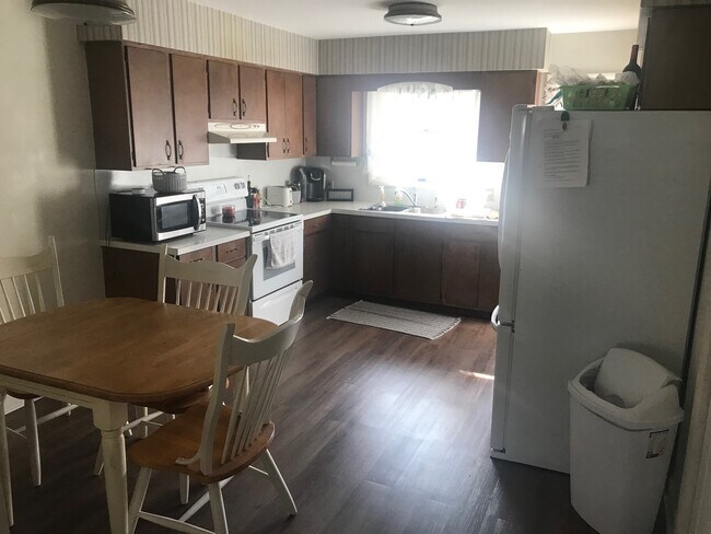 Cocina - 702 N Cory St