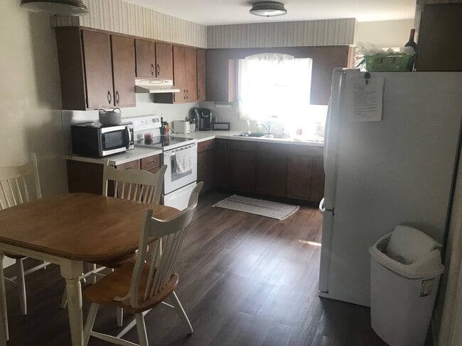 Kitchen - 702 N Cory St