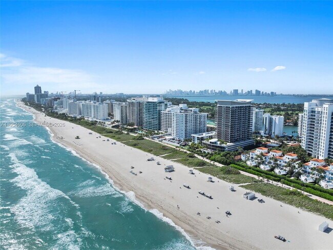 Foto del edificio - 5875 Collins Ave