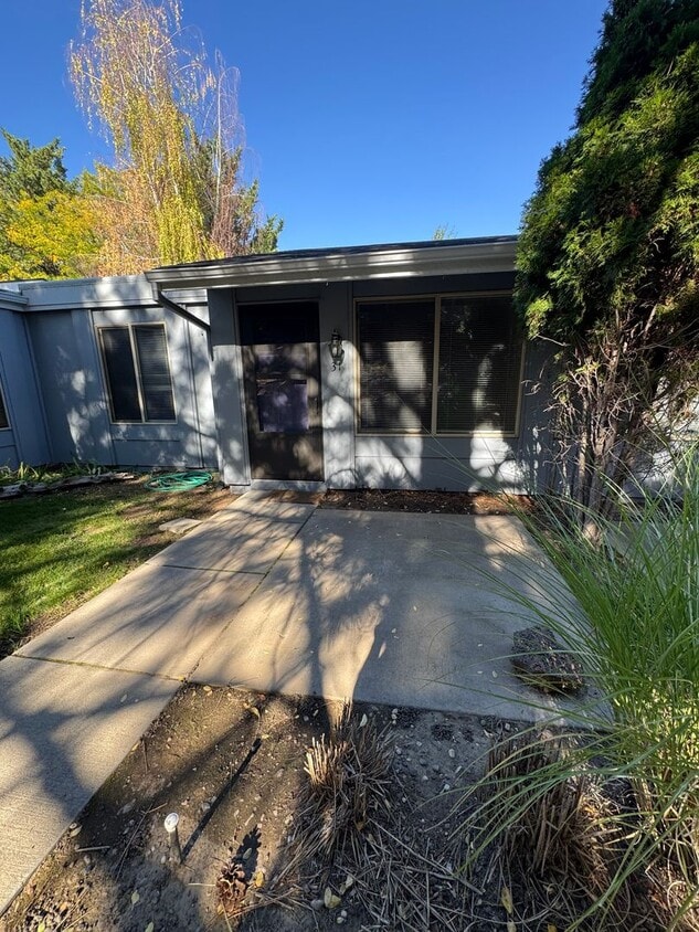 Primary Photo - Cute Condo in Burning Tree Village