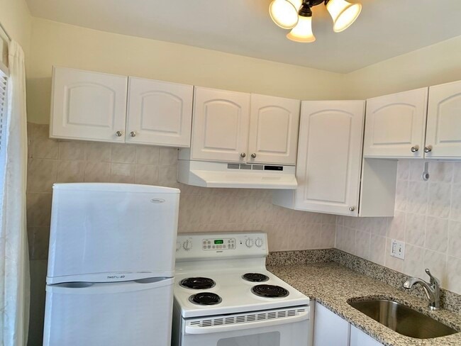 Building Photo - 10 Appian Way