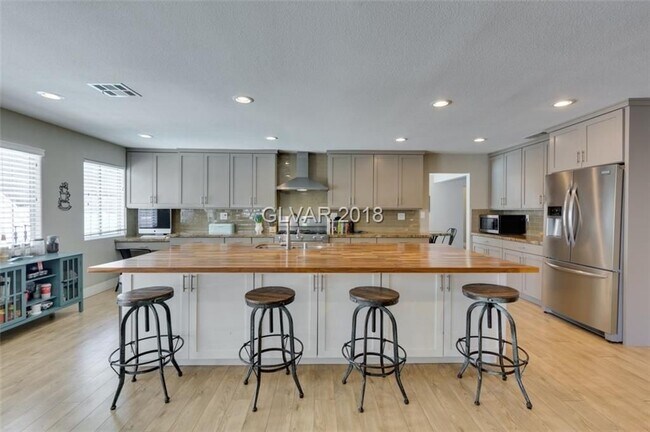 Foto del edificio - 6BD/5BA!! POOL/SPA!!