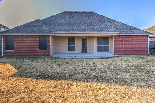 Building Photo - BEAUTIFUL 4 BEDROOM HOME IN OWASSO