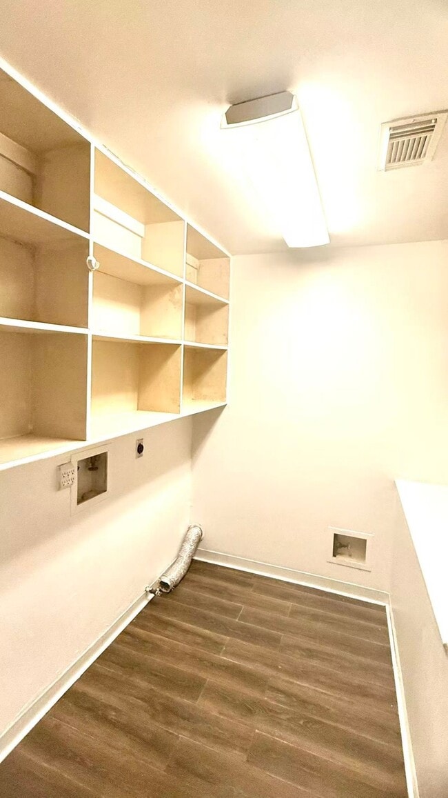 Building Photo - 16354 Villaret Dr