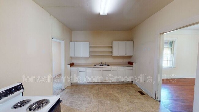 Building Photo - 346 Carney St