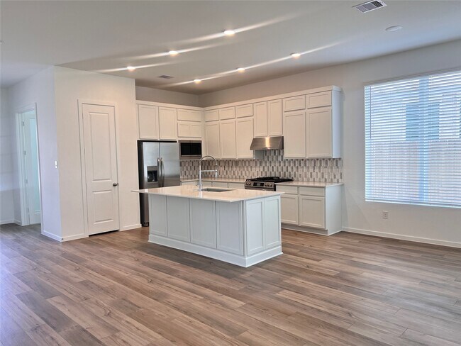 Foto del edificio - 8306 Boundary Waters Dr