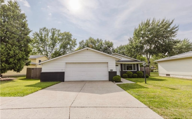 Photo - 16940 Howe Rd (Strongsville, OH)