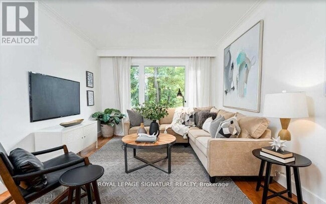 Photo du bâtiment - 349-349 Woodbine Ave