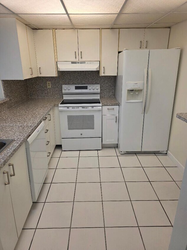 Primary Photo - 1121 SW 105th Ave
