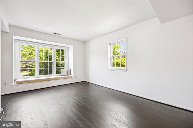 Foto del edificio - 6705 Hillandale Rd