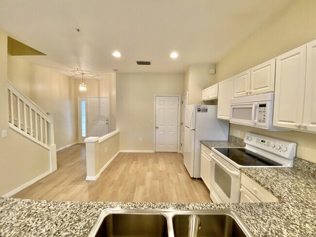 Building Photo - 860 Hampton Cir