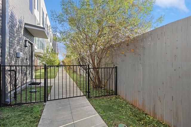 Building Photo - 4640 Munger Ave