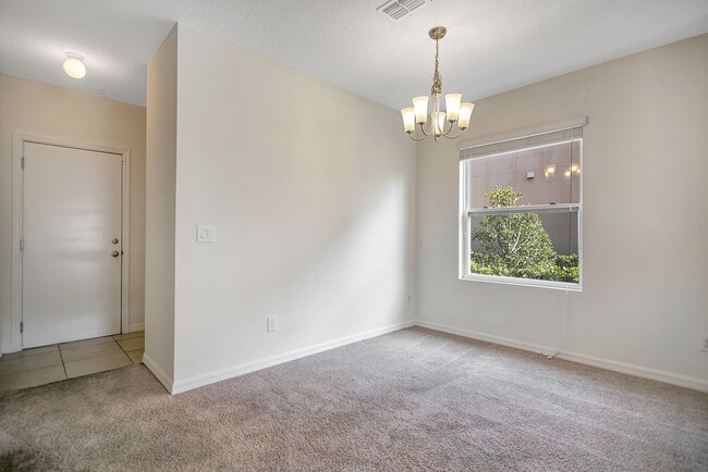 Building Photo - ? Available Now! Spacious 3-Bedroom Townho...