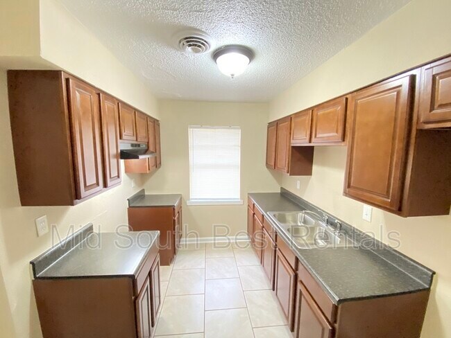 Foto del edificio - 3738 Wolf Trail Dr