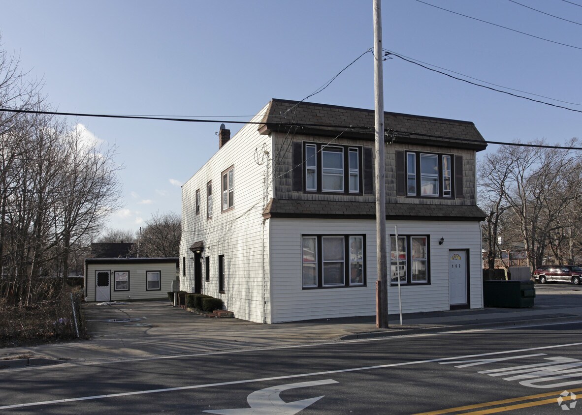162 Carleton Ave, East Islip, NY 11730 Apartments in East Islip, NY