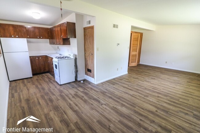 Building Photo - Unique Studio Apartment Located in East Manhattan!