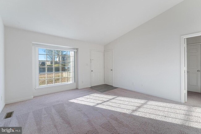 Building Photo - 2118 Kaiser Dr