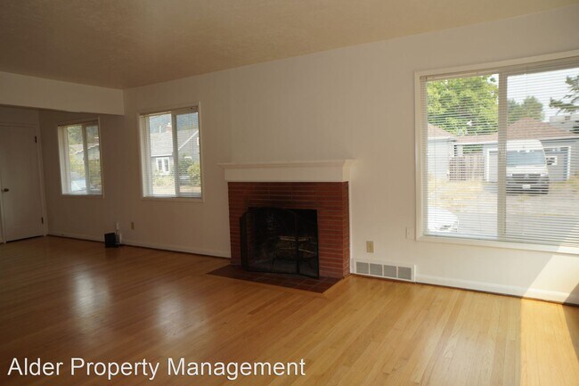 Foto del edificio - 2 br, 1 bath House - 6035 SE Clinton St.