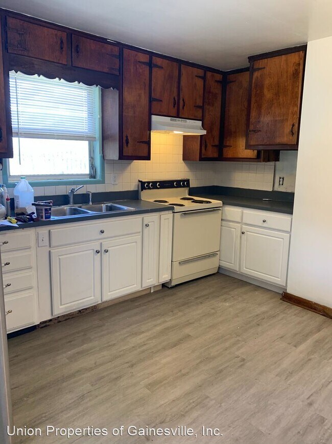 Foto del edificio - 3 br, 1 bath House - 1025 NE 4th Street
