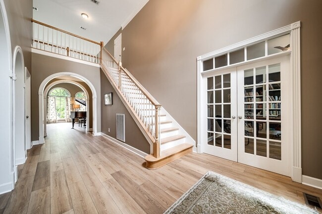 Building Photo - 9813 Albemarle Ln