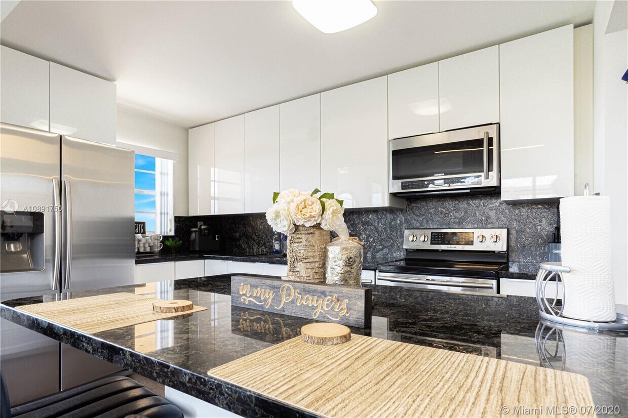 Foto principal - 2781 Taft St