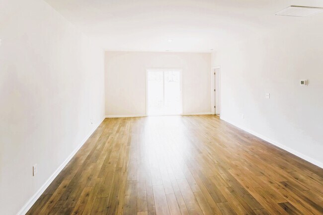 Foto del edificio - 650 Watercliff Dr