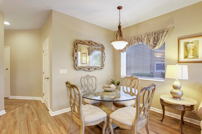 Foto del edificio - 8278 Mulligan Cir