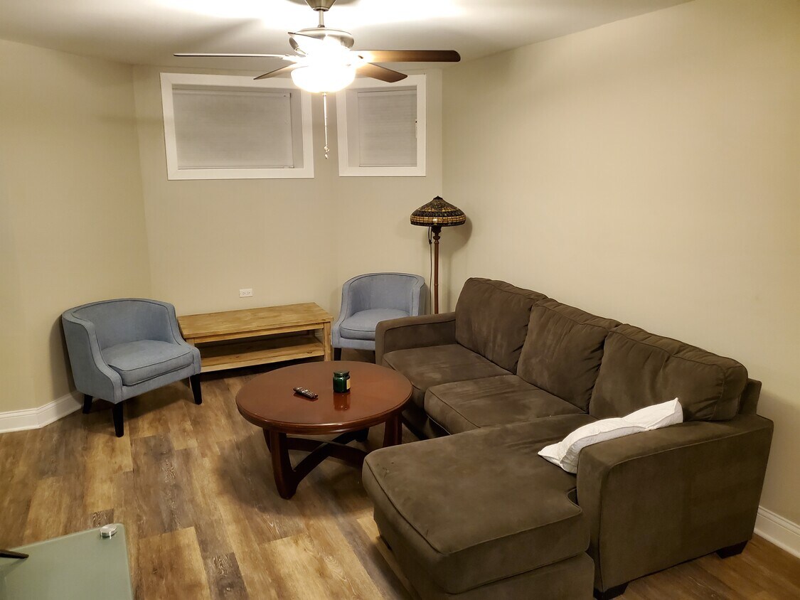 Foto principal - 3540 N Claremont Ave