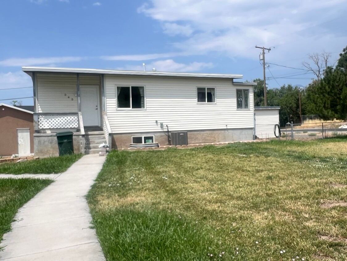 Primary Photo - Renovated 2 Bedroom House with Huge Yard