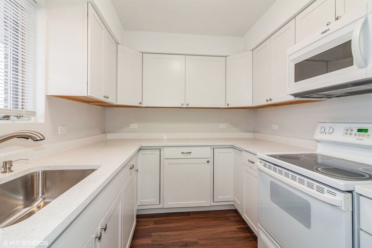 Foto principal - 8932 W 140th St