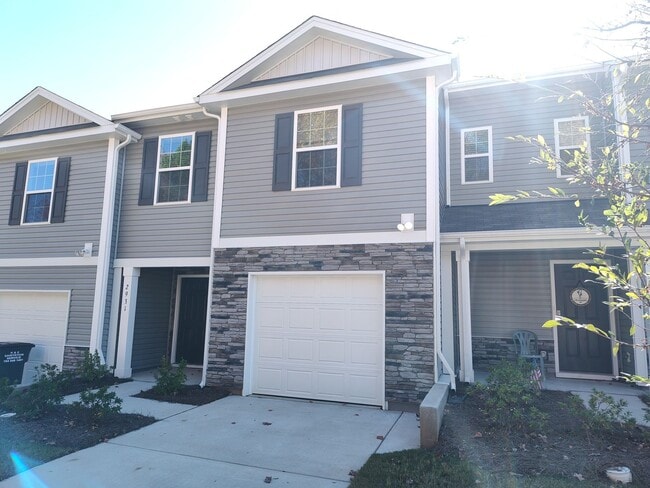 Gorgeous , New Townhome located in Mallard Creek Towns Community! - Gorgeous , New Townhome  located in Mallard Creek Towns Community!