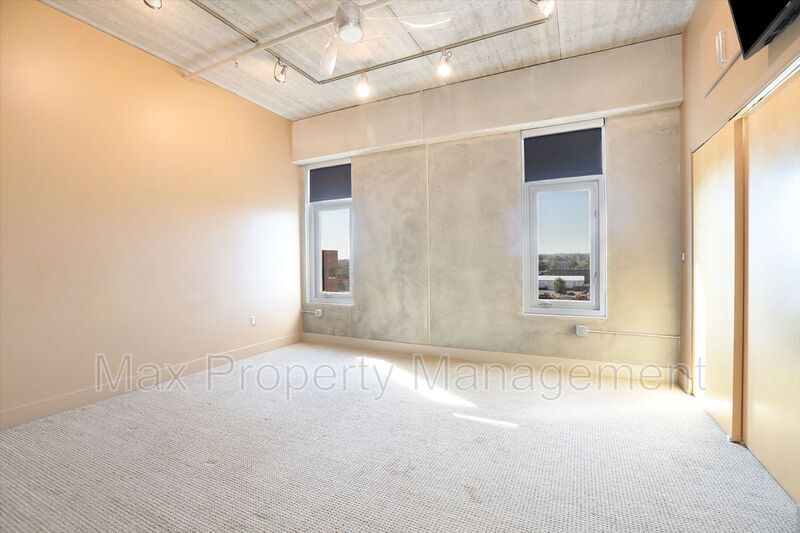 Primary Photo - 309 E 5th St