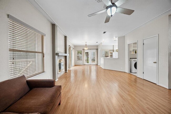 Foto del edificio - 1100 Silverton Ct