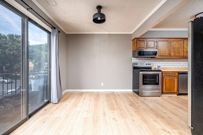 Building Photo - 5788 Brentwood Trce