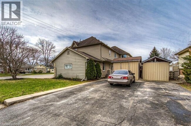 Building Photo - 716 Westminster Dr S