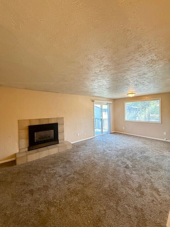 Foto del edificio - 1551 NW Newport Ave