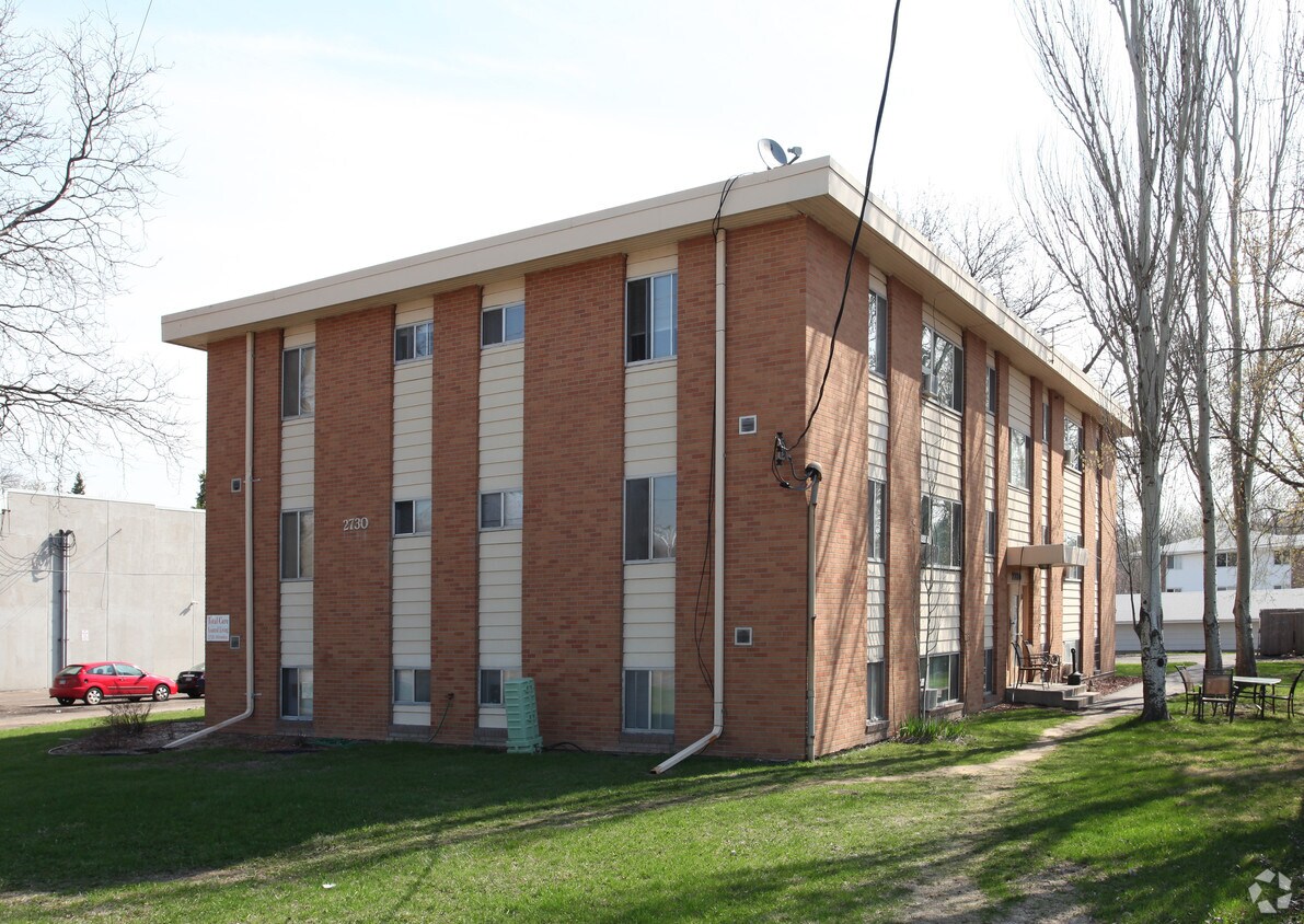 Foto del edificio - 2730 Winnetka Ave N