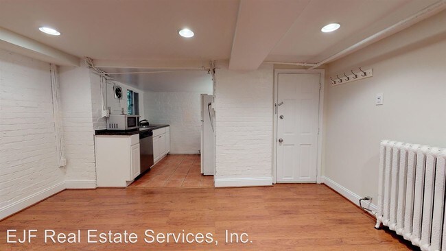 Foto del edificio - 2634 Woodley Pl NW