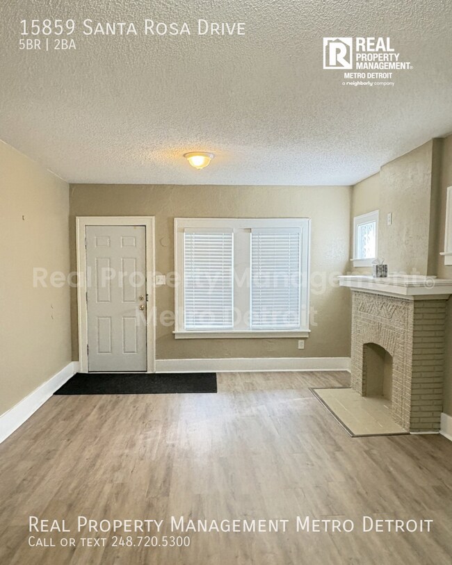 Foto del edificio - 15859 Santa Rosa Dr