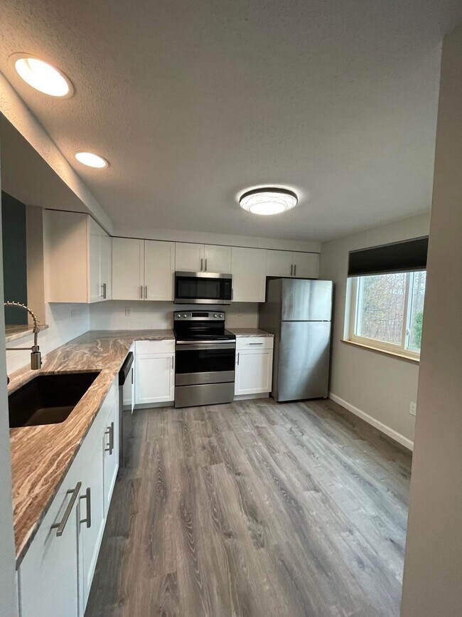 15 Avon Dale Rd, Cromwell, CT 06416 Townhome Rentals in Cromwell CT