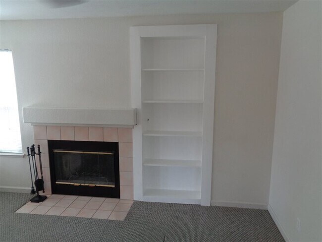 Building Photo - 1712 River Run Dr
