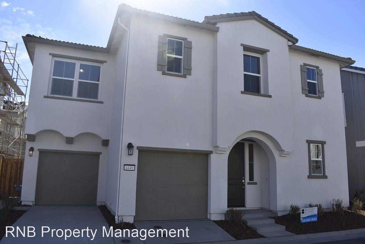 Foto principal - 4 br, 2.5 bath House - 4449 Sierra Pine Way