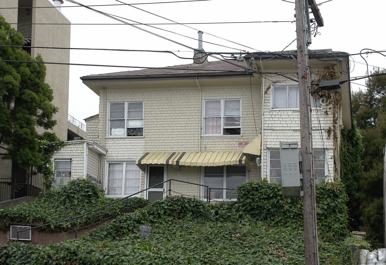 Building Photo - 605 E 23rd St