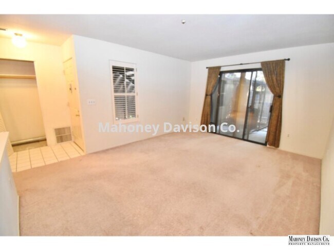 Building Photo - 102 Nicholas Ct